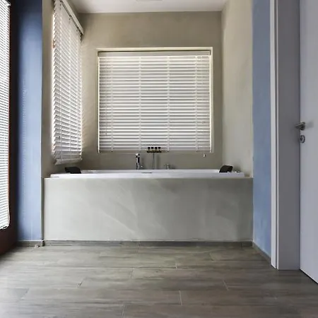 Quaint Boutique Hotel 2*