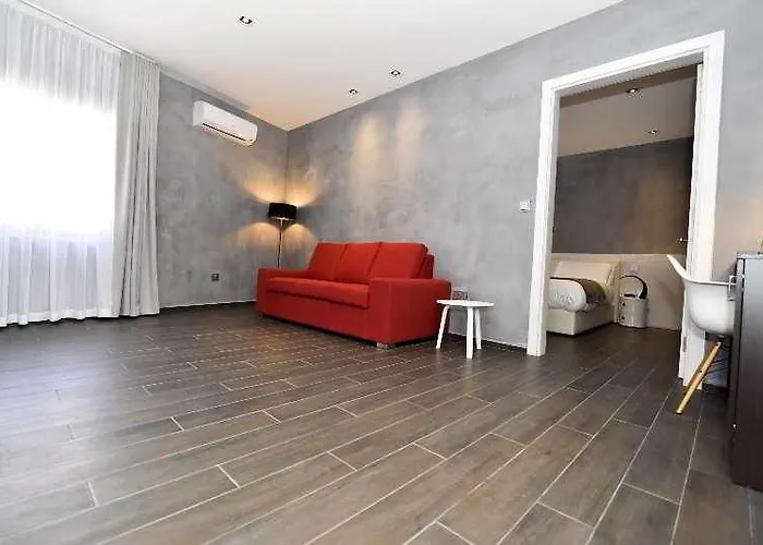 Quaint Boutique Hotel 2*