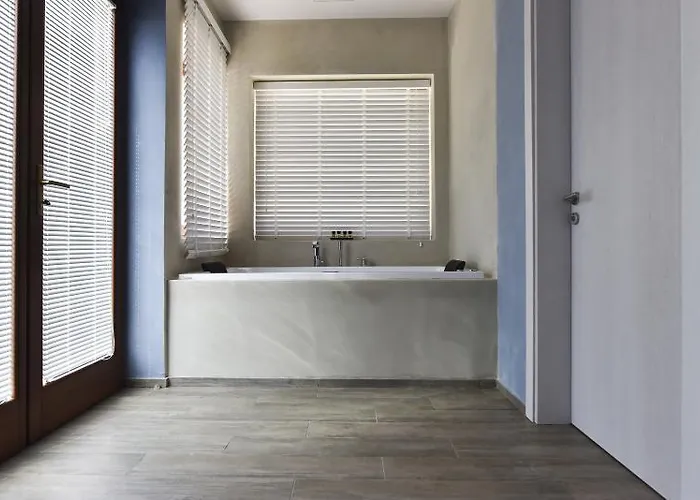 Quaint Boutique Hotel 2*